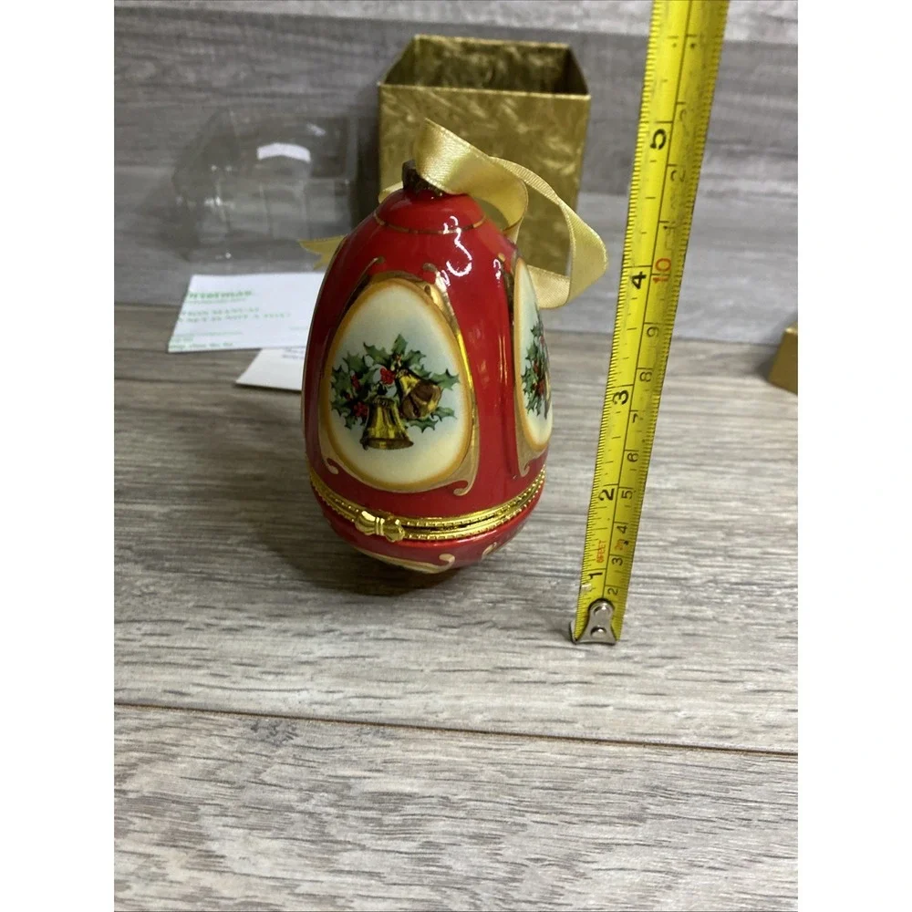 Mr. Christmas‎ Musical Egg Ornament Music Box Porcelain Valerie Parr Hill Red